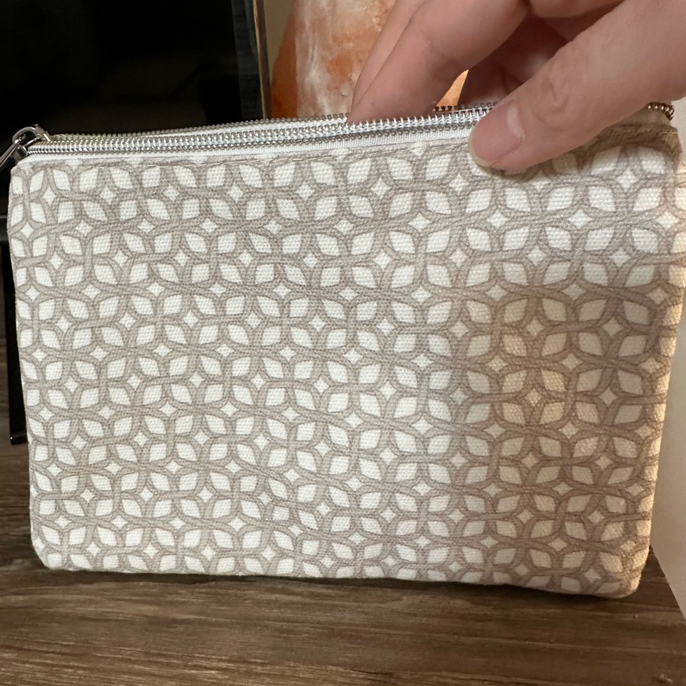 Fleuron Gift with Purchase Beauty Pouch